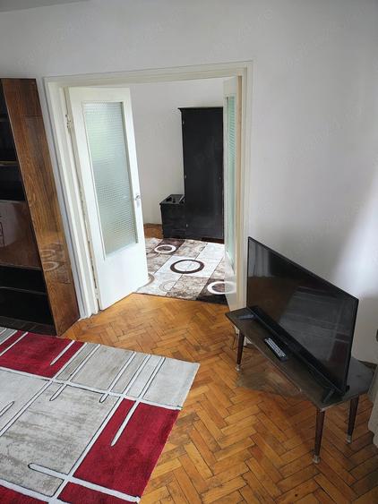 Apartament cu 2 camere semidecomandat în P-ța Doina
