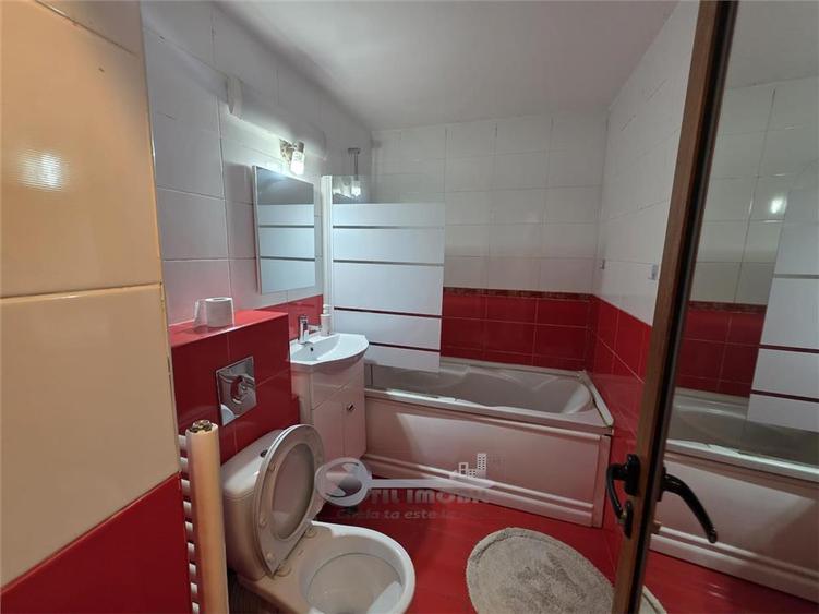 Apartament cu 3 camere decomandat, mobilat în Nicolina