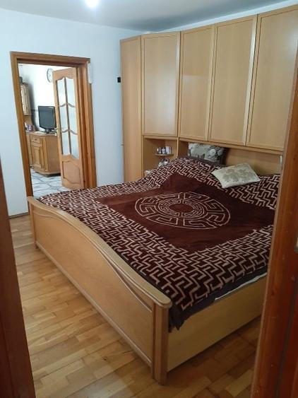 Casă individuală cu 5 camere cu Canalizare în Central