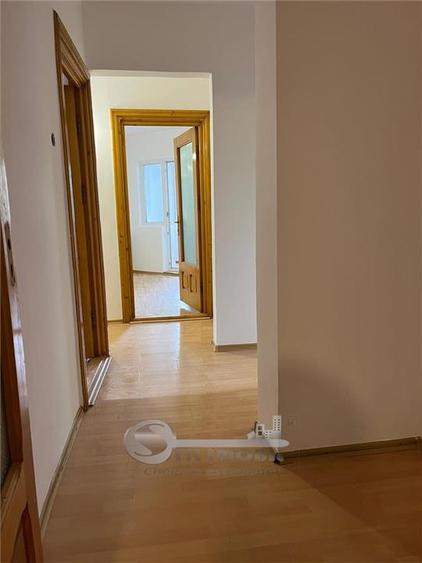 Apartament cu 3 camere decomandat în Nicolina