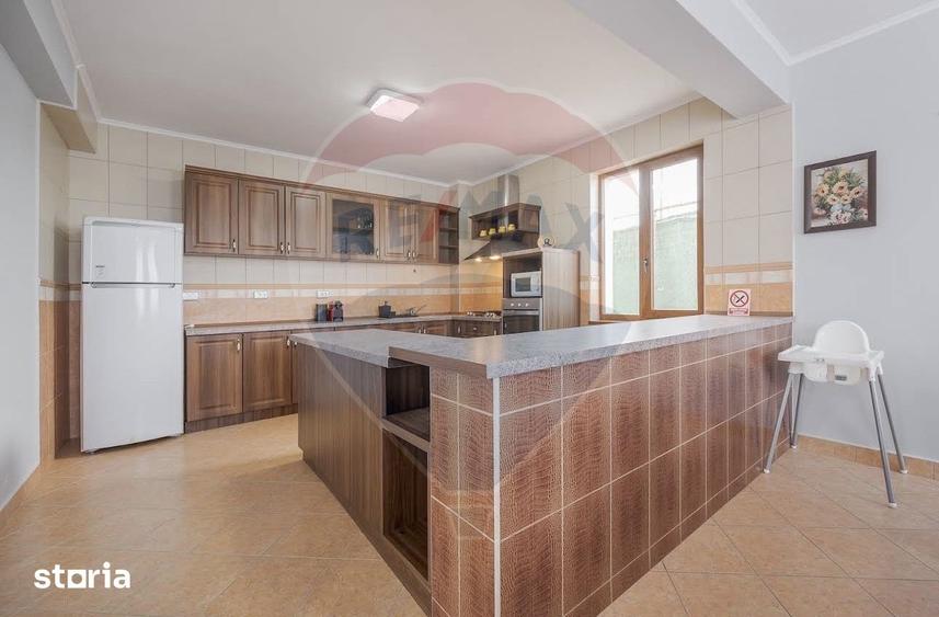 Casă cu Teren 5375 Mp în Sânmartin