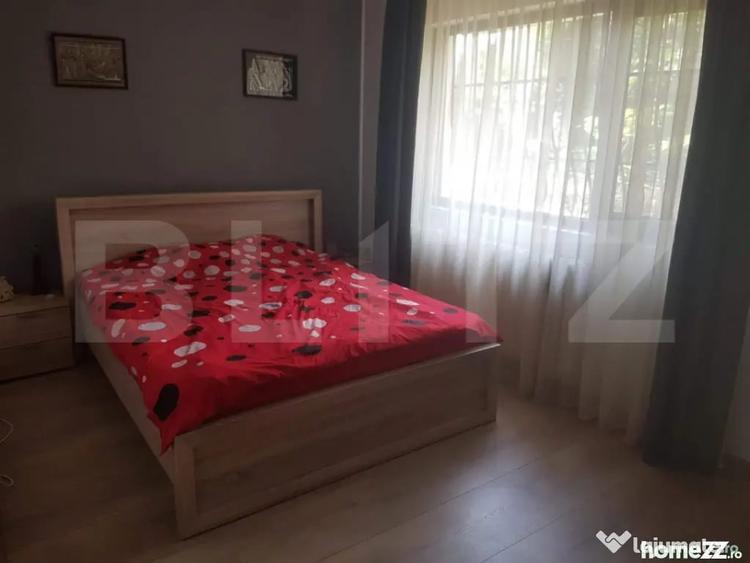 Apartament cu 3 camere semidecomandat în Central