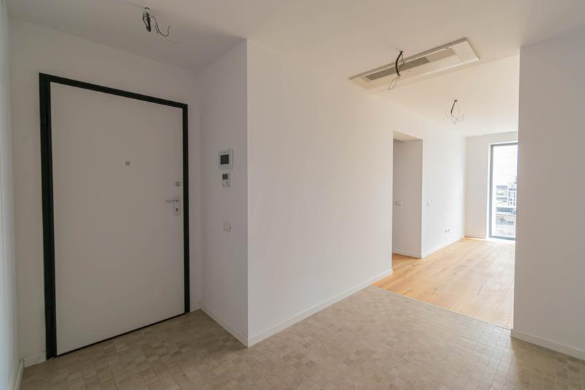 Apartament cu 6 camere decomandat în Aviației