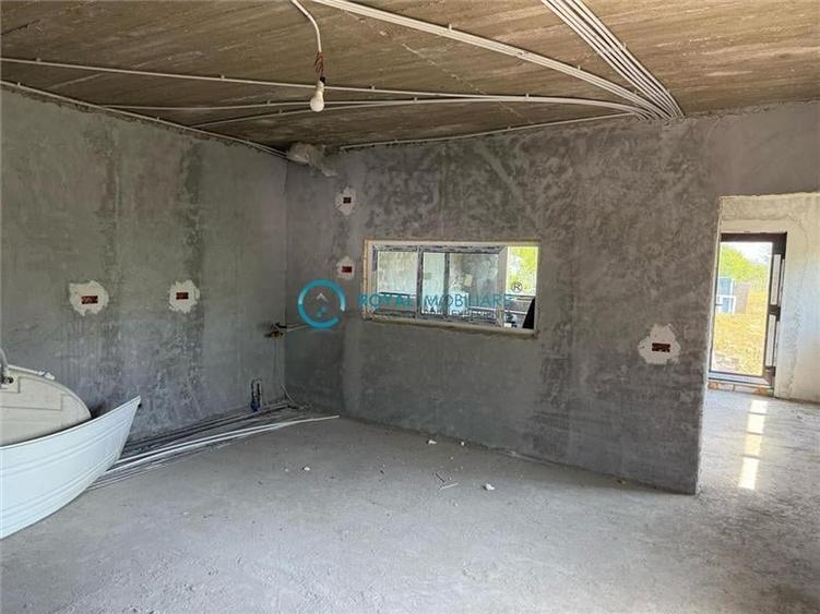 Casă individuală cu 4 camere cu Teren 800 Mp în Bărcănești