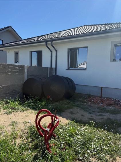 Casă cu 6 camere cu Teren 250 Mp în Albina