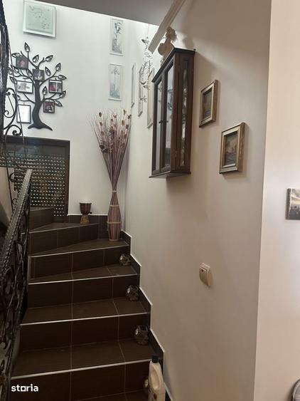 Casă cu 4 camere decomandat în Cornu