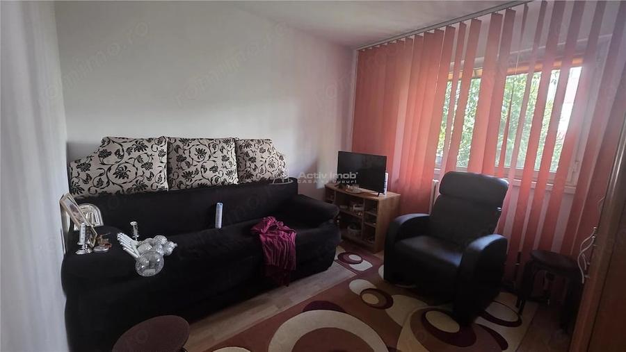 Apartament cu 2 camere semidecomandat în Rovine