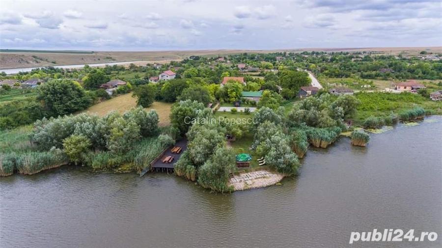 vila cu ponton la lac