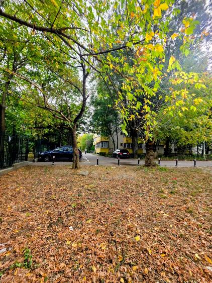 Apartament cu 4 camere decomandat în Doamna Ghica