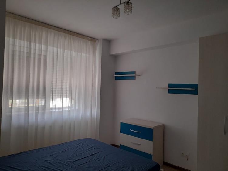 Apartament cu 2 camere semidecomandat în Berceni