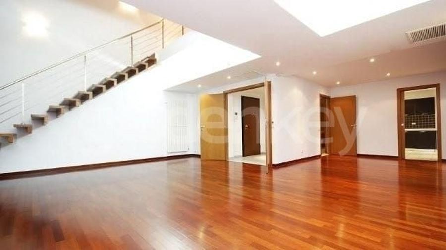 Apartament cu 3 camere semidecomandat în Herăstrău