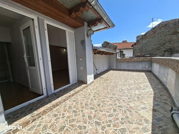 Casă cu 4 camere în Unirii