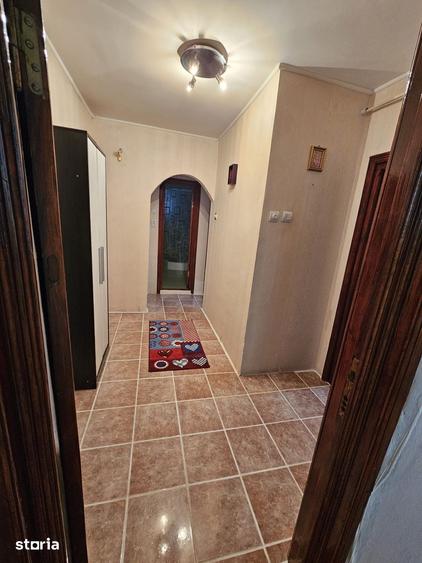 Apartament cu 2 camere decomandat în Calarași 4