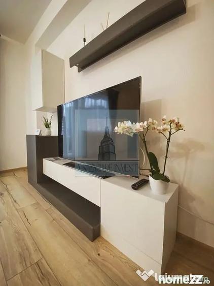 Apartament cu 3 camere decomandat în Tractorul