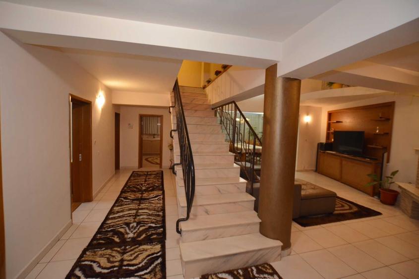 Casă cu 4 camere cu Teren 690 Mp în Găvana