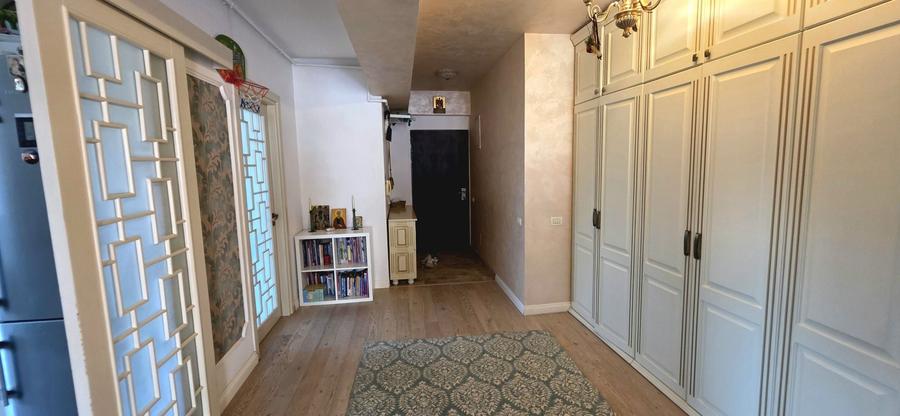 Apartament cu 3 camere semidecomandat, mobilat în Națiunile Unite