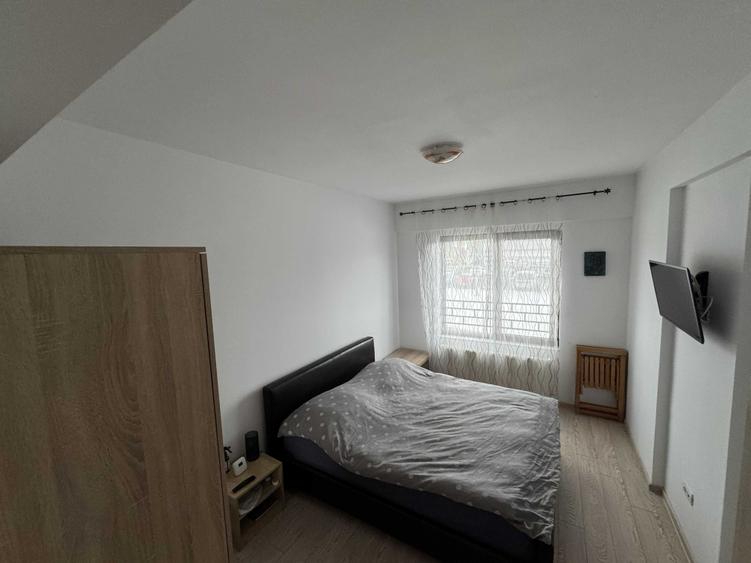 Apartament cu 2 camere decomandat în Km 4
