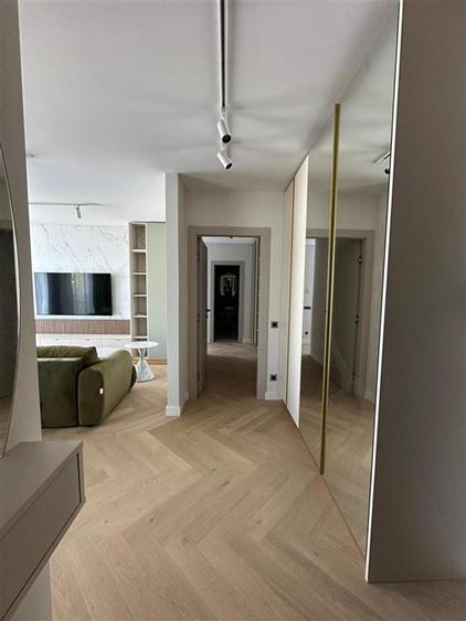 Apartament cu 3 camere semidecomandat, mobilat în Iancu Nicolae