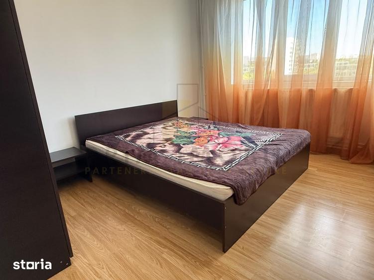 Apartament cu 3 camere în Podu Roș