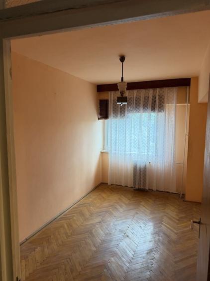Apartament cu 3 camere în Republicii