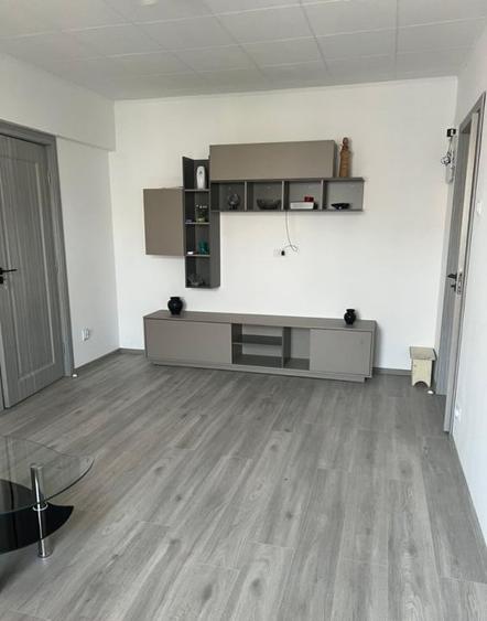 Apartament cu 2 camere semidecomandat, mobilat în Olteniței