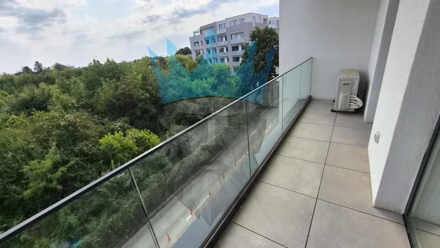 Apartament cu 3 camere semidecomandat, mobilat în Băneasa