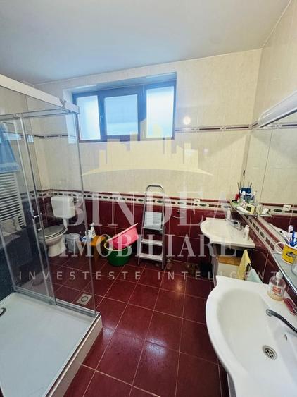 Casă individuală cu 8 camere cu Canalizare în Giarmata