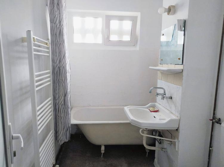 Apartament cu 3 camere decomandat în Vest