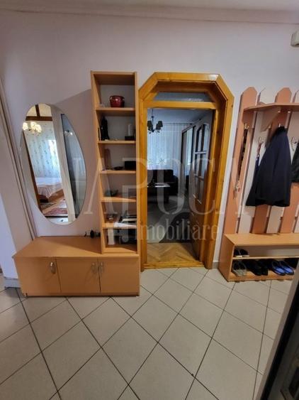 Apartament cu 3 camere decomandat în Valenta