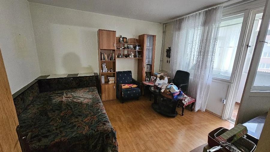 Apartament cu 3 camere decomandat în Alexandriei