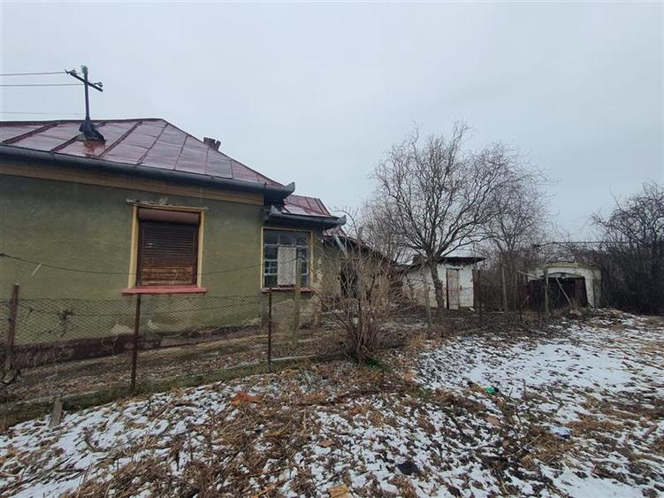 Casă individuală cu 3 camere cu Teren 9504 Mp în Poclușa de Barcău