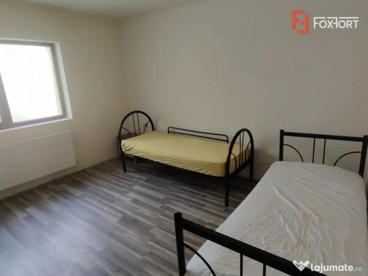 Casă cu 9 camere cu Teren 300 Mp în Dumbrăvița