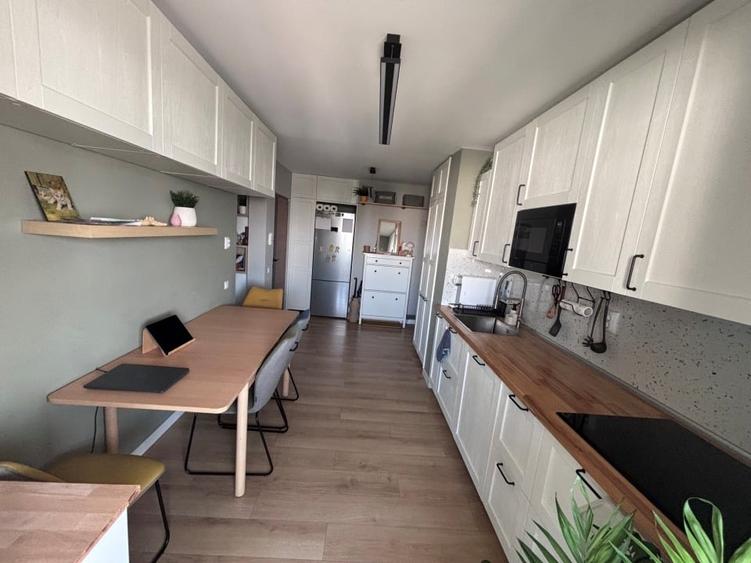 Apartament cu 3 camere semidecomandat, mobilat în Lujerului