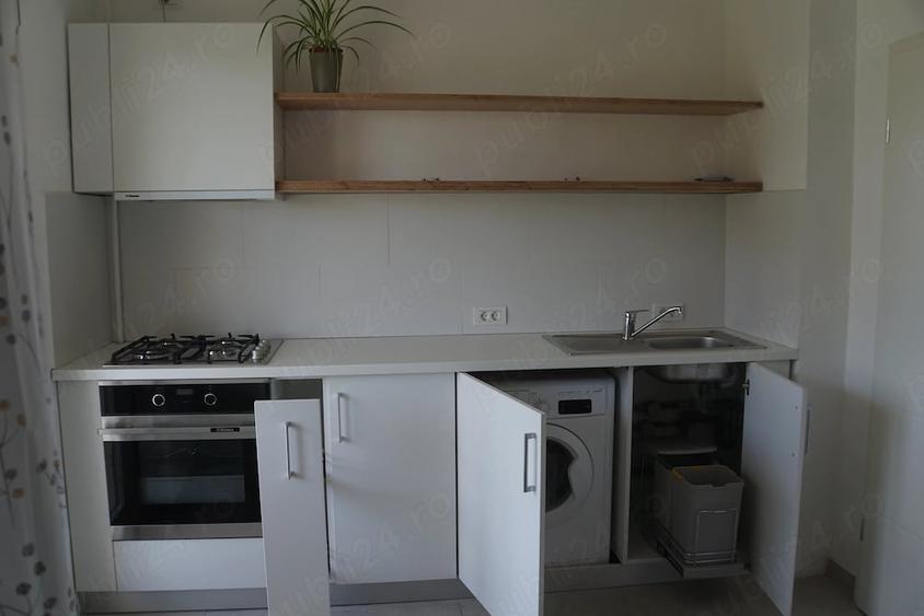 Apartament cu 3 camere semidecomandat, mobilat în Dacia