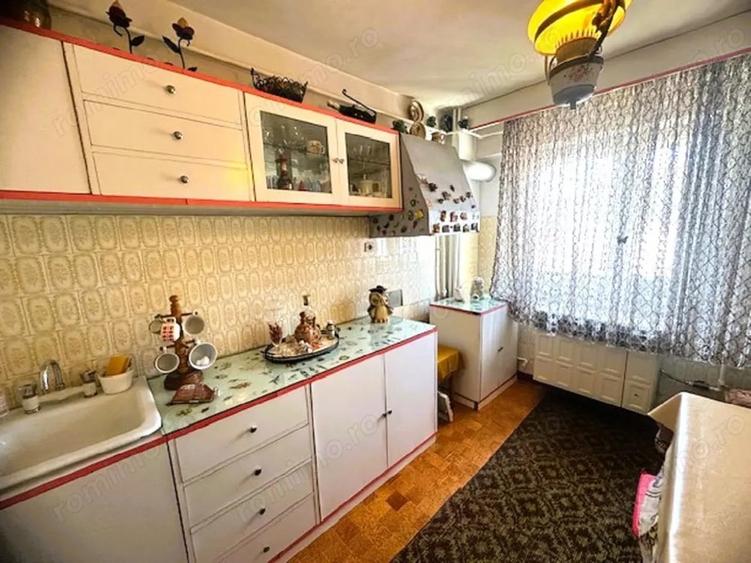 Apartament cu 4 camere decomandat în Central