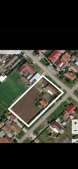 Casă cu 4 camere cu Teren 2880 Mp în Central