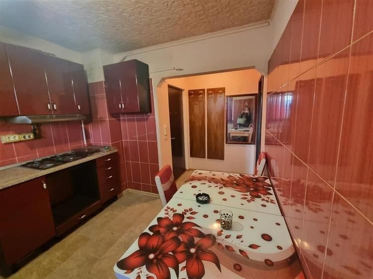 Apartament cu 2 camere semidecomandat, mobilat în Central