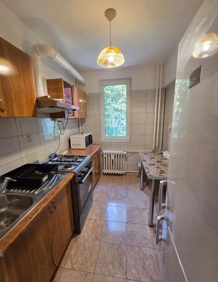 Apartament cu 2 camere semidecomandat, mobilat în Berceni