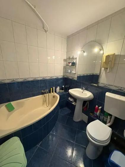Apartament cu 2 camere semidecomandat, mobilat în Ferentari