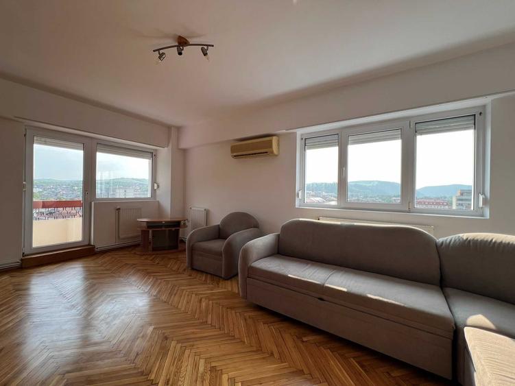 Apartament cu 3 camere decomandat în Central