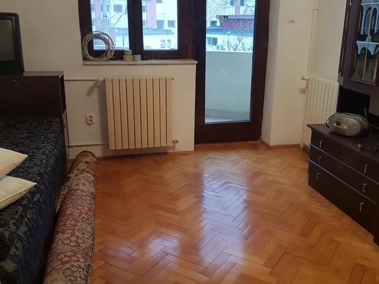 Apartament cu 4 camere semidecomandat, mobilat în Grozăvești