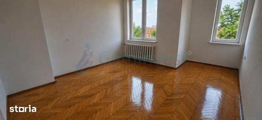 Apartament cu 3 camere decomandat în Central