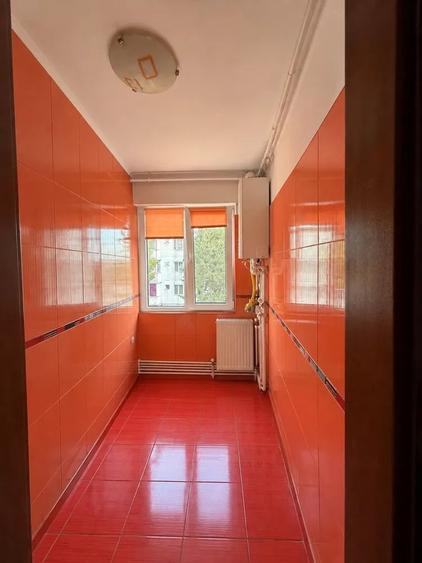 Apartament cu 3 camere în Km 4