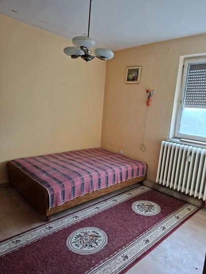 Apartament cu 3 camere decomandat în Exterior Vest