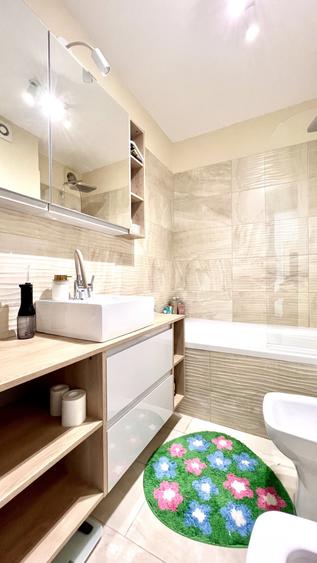 Apartament cu 3 camere semidecomandat, mobilat în Titan