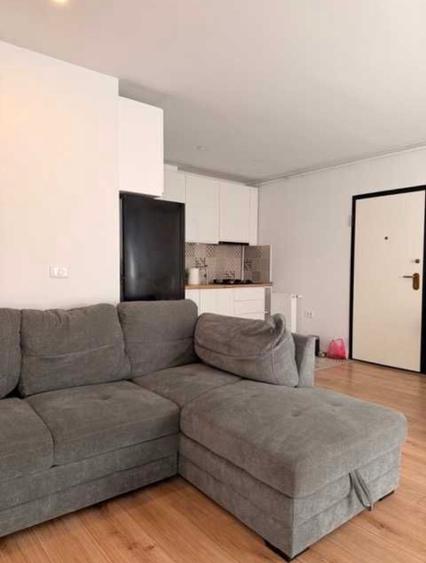 Apartament cu 3 camere semidecomandat în Crângași