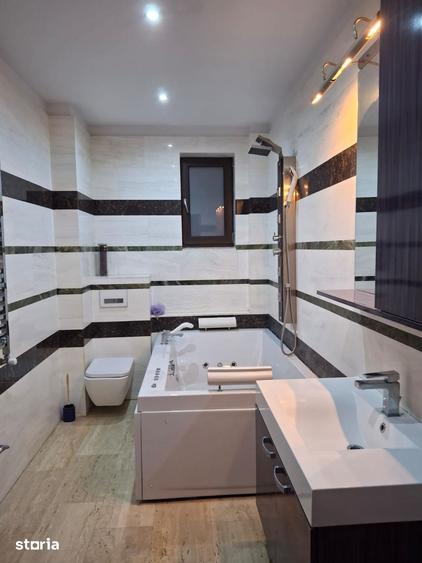Casă cu 8 camere cu Teren 764 Mp în Tineretului
