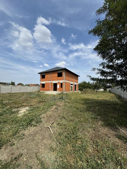 Casă cu 4 camere în Iratoșu