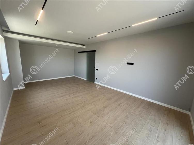 Apartament cu 3 camere decomandat în Exterior Vest