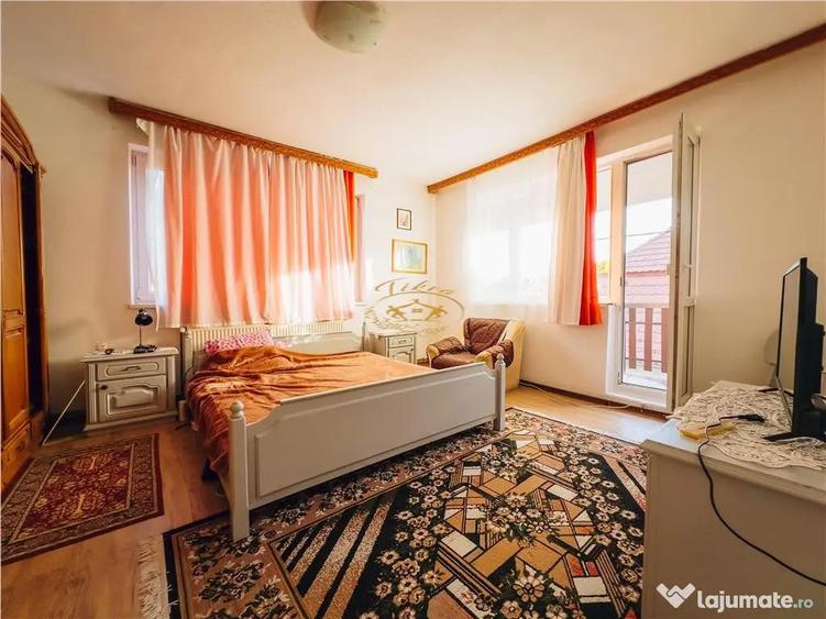 Casă cu 9 camere cu Teren 500 Mp în Praid